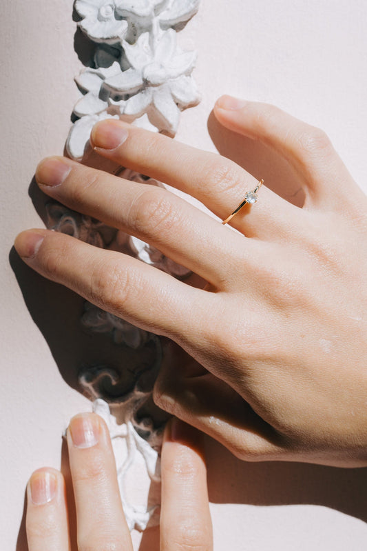 Lumi Moonstone Solitaire Ring