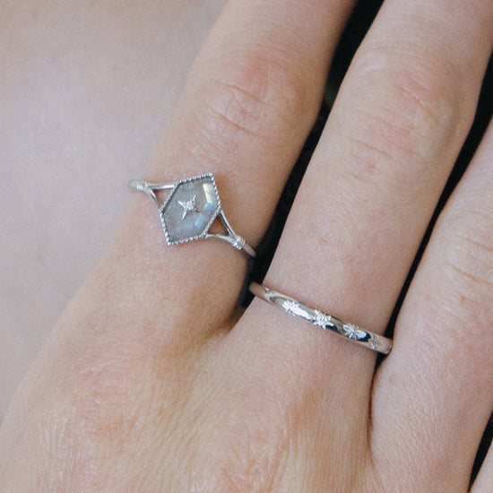 Handmade sterling silver rhombus labradorite ring with a silver diamond star motif, vintage signet ring by LIRAE.