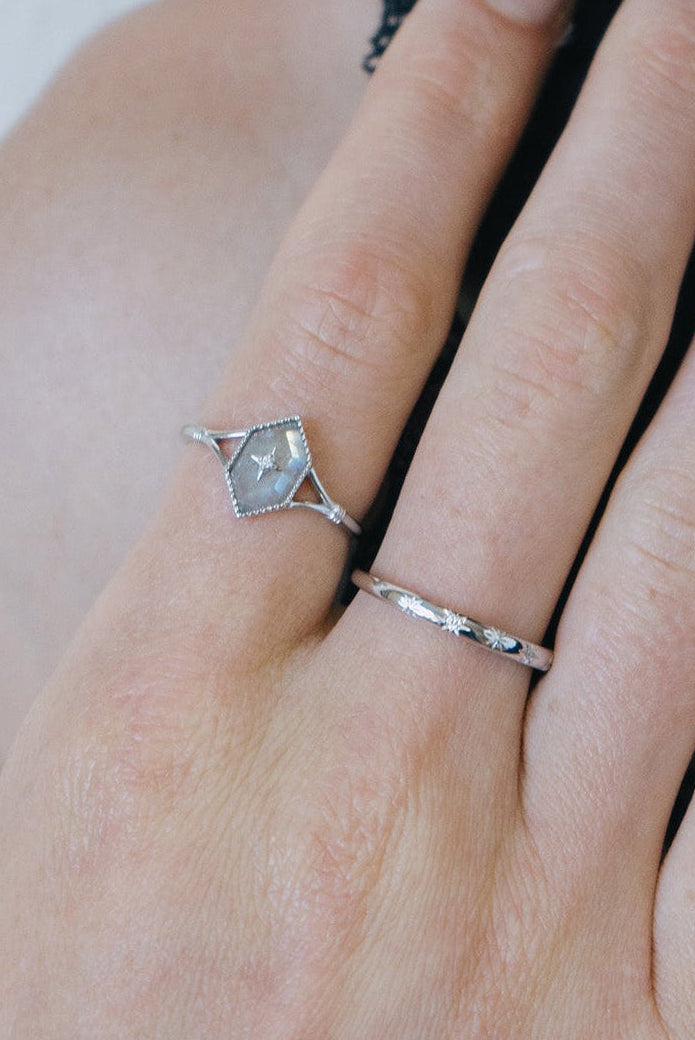 Handmade sterling silver rhombus labradorite ring with a silver diamond star motif, vintage signet ring by LIRAE.