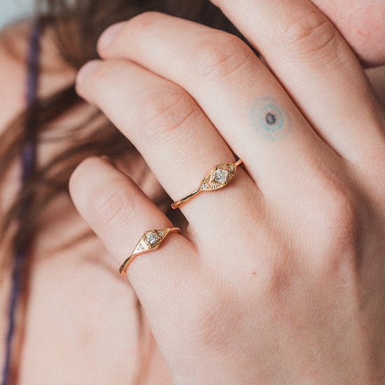 LIRAE vintage-inspired gold ring featuring a square-cut moissanite and sunburst radiant texture, geometric Art Deco jewelry for women.