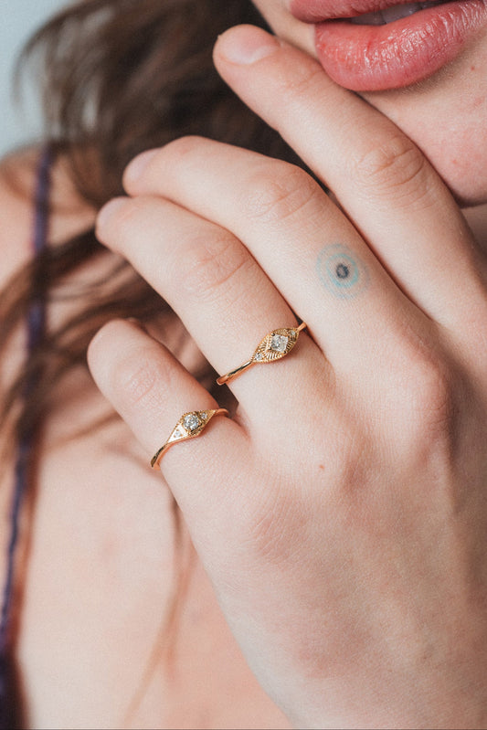 LIRAE vintage-inspired gold ring featuring a square-cut moissanite and sunburst radiant texture, geometric Art Deco jewelry for women.