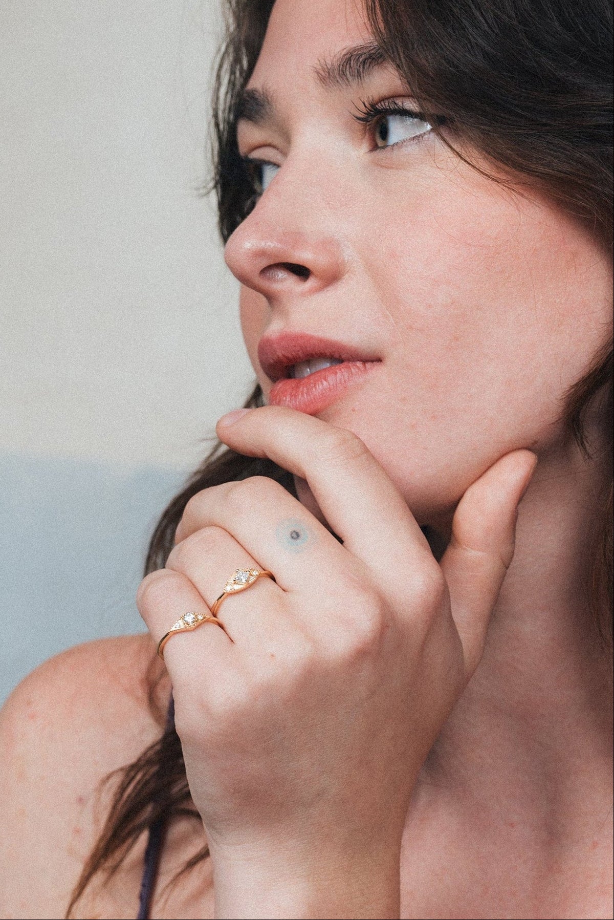 LIRAE vintage-inspired gold ring featuring a square-cut moissanite and sunburst radiant texture, geometric Art Deco jewelry for women.