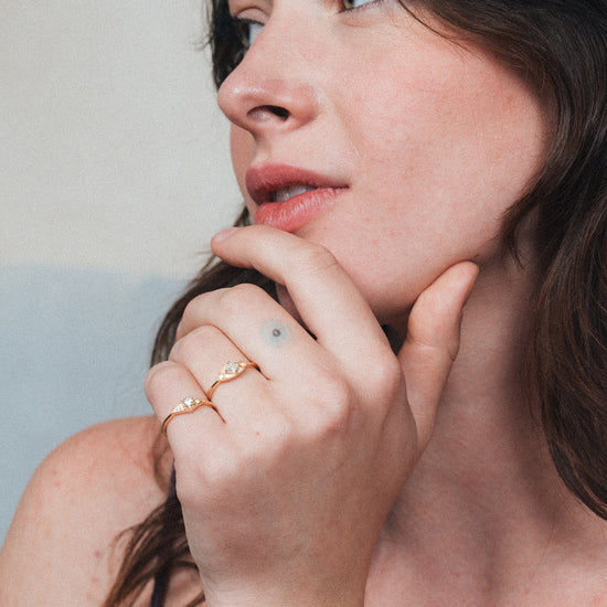 LIRAE vintage-inspired gold ring featuring a square-cut moissanite and sunburst radiant texture, geometric Art Deco jewelry for women.